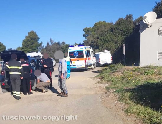 Montalto di Castro - Operaio rimane folgorato - Carabinieri, ambulanza e vigili del fuoco sul posto