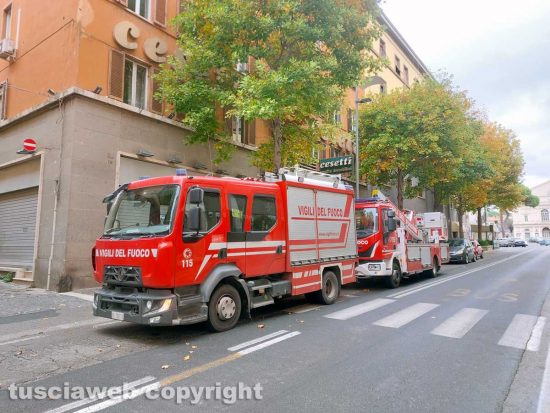 Viterbo - Via Marconi - Intervento dei vigili del fuoco
