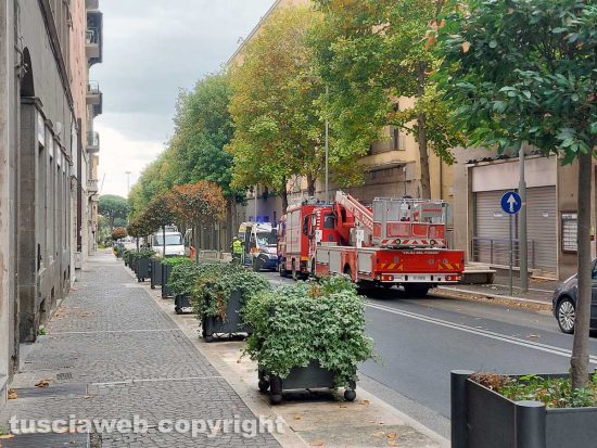 Viterbo - Via Marconi - Intervento dei vigili del fuoco e ambulanza 118