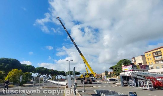 Viterbo - La demolizione della seconda torre faro al Sacrario