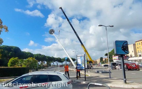Viterbo - La demolizione della seconda torre faro al Sacrario