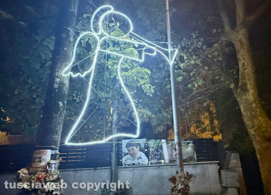 Viterbo - Viale Trieste - Un angelo di luce per ricordare il piccolo Leonardo