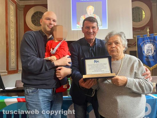 La targa celebrativa consegnata alla famiglia Palumbo