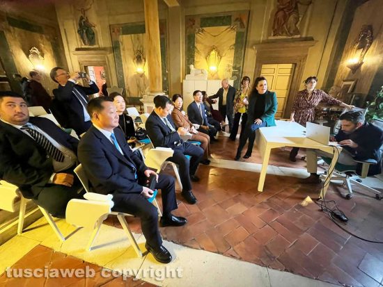 Viterbo - La delegazione cinese in vista al comune