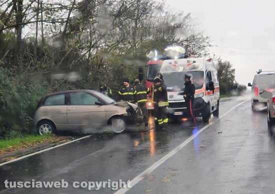 Capodimonte - Auto fuori strada sulla Verentana