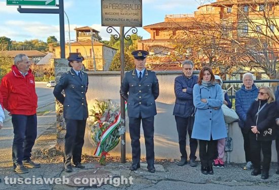 Montefiascone - La commemorazione del maggiore navigatore Piero Giraldo - La deposizione dell'omaggio floreale