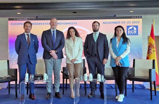 Valencia - "Sicurezza, libertà e competitività", Antonella Sberna (FdI) al centro del dibattito Ecr sul digitale
