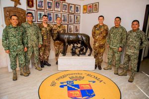 Monte Romano - Delegazione accolta dal comandante di reggimento