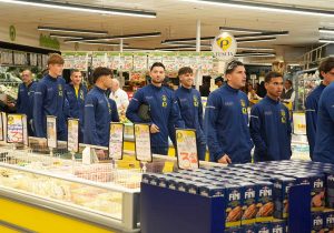 I giocatori della Viterbese in visita dallo sponsor Pewex