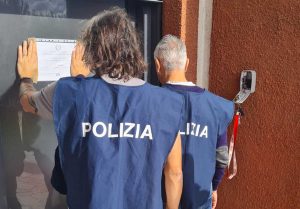 Terni - Sorpreso con la cocaina nel negozio - Sospesa attività