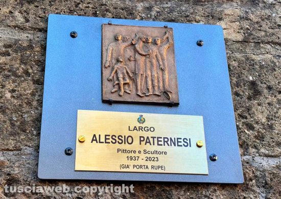La targa dedicata ad Alessio Paternesi