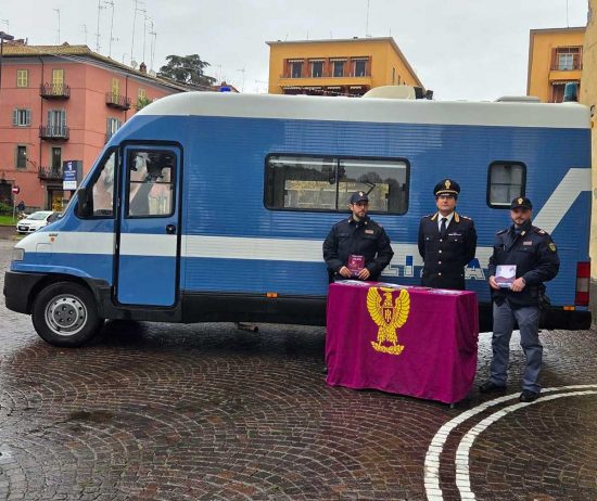 Viterbo - L'iniziativa "Questo non è amore" della polizia di stato
