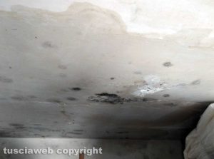 L'infiltrazione di acqua nel garage di via Fratelli Bandiera