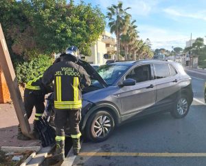 Santa Marinella - Auto fuori strada sull'Aurelia