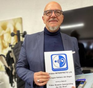 Civitavecchia - In alcune farmacie disponibili i tablet per i sordi che traducono in Lis