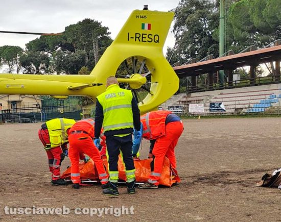 Vetralla - L'eliambulanza e gli operatori al lavoro