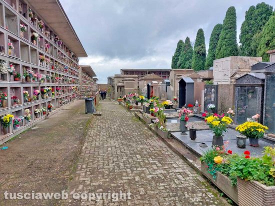 Viterbo - Il 2 novembre al cimitero San Lazzaro