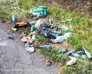 Viterbo - Rifiuti abbandonati verso San Martino al Cimino