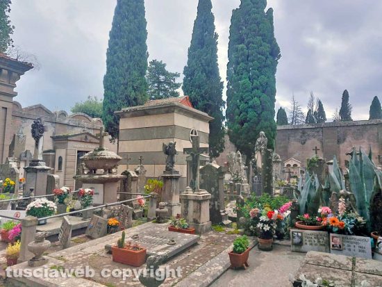 Viterbo - Il 2 novembre al cimitero San Lazzaro