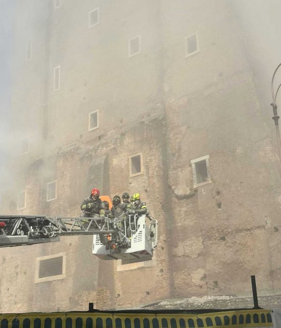 Roma - Crollo torre ai Fori Imperiali - Vigili del fuoco impegnati nei soccorsi