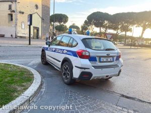 Viterbo - La polizia locale al Sacrario