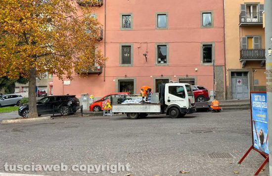 Viterbo - Tolte le panchine a piazza del Sacrario