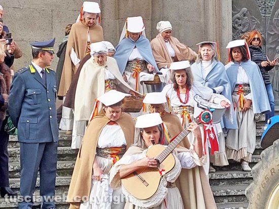 Viterbo - La giornata del ringraziamento con la benedizione dei trattori