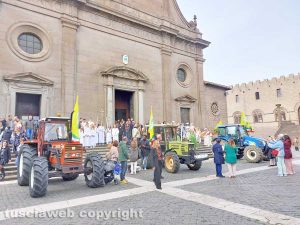 Viterbo - La giornata del ringraziamento con la benedizione dei trattori