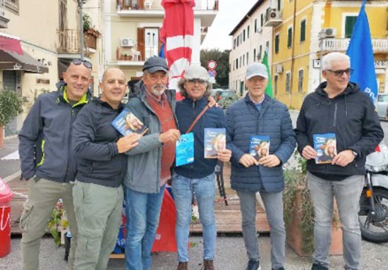 I gazebo di Fratelli d'Italia a Santa Marinella