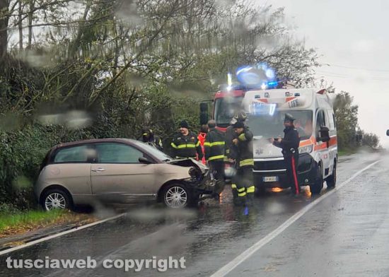 Capodimonte - Auto fuori strada sulla Verentana