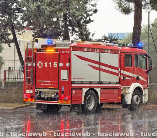 Civitavecchia - I vigili del fuoco davanti alla Galice
