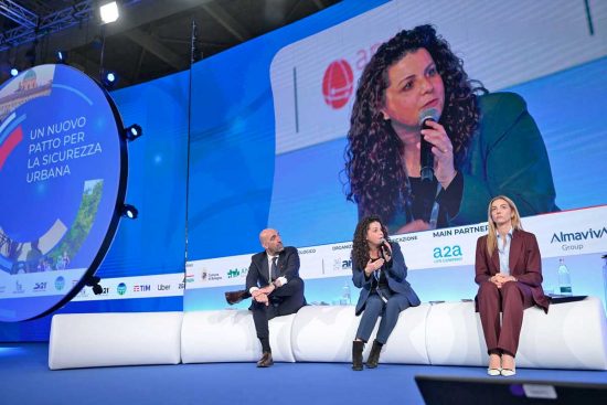 La sindaca Chiara Frontini a BolognaFiere per l'assemblea dell'Anci