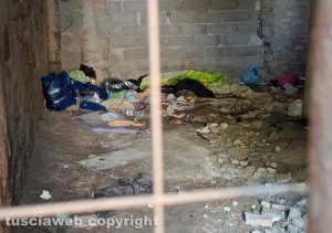 Viterbo - Il giaciglio di un senzatetto in zona Porta San Leonardo