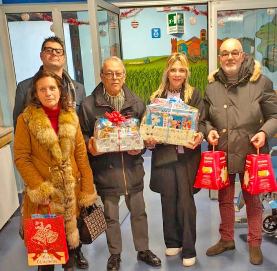 Viterbo - La Lega dona dei regali al reparto di Pediatria