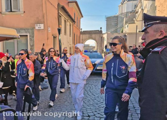 Montefiascone - Il passaggio della fiaccola olimpica a piazza Vittorio Emanuele