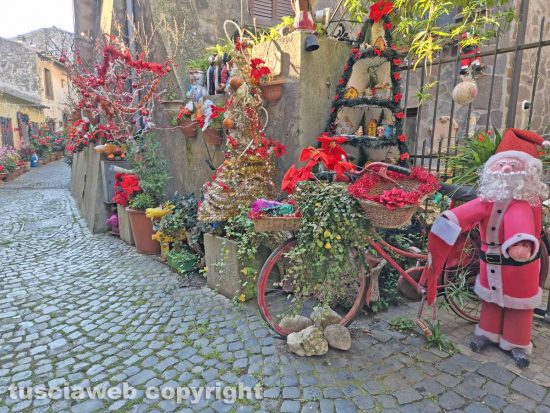 Montefiascone - Gli addobbi in via Porticella