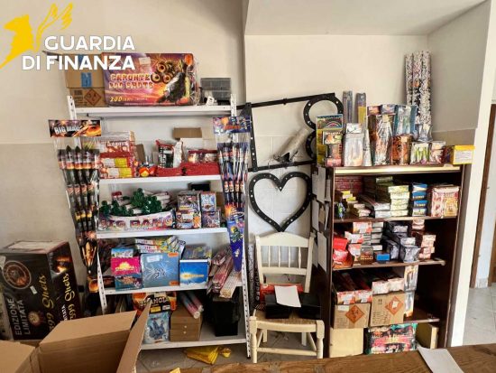 Rieti - I botti illegali sequestrati dalla guardia di finanza