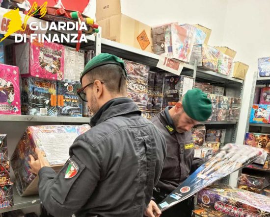 Viterbo - Guardia di finanza - I botti di Capodanno sequestrati 