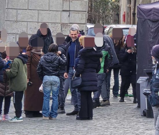 Oriolo Romano - Le riprese di Doc - Luca Argentero con i fan
