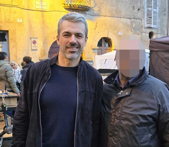 Luca Argentero a Oriolo Romano con i fan