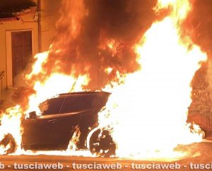 Bassano Romano - Auto in fiamme