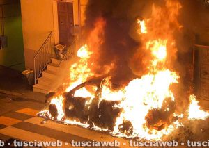 Bassano Romano - Auto in fiamme