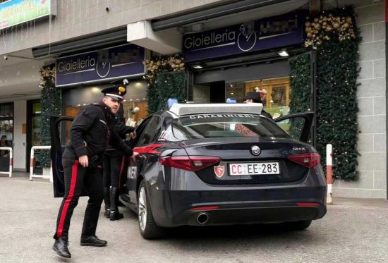 Morlupo - I carabinieri intervenuti per la rapina in gioielleria