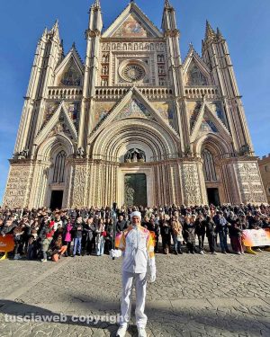 Orvieto - Fiamma Olimpica Milano-Cortina 2026 - Il tedoforo civitonico Stefano Bernardi