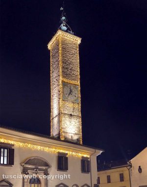 Viterbo - Illuminata la torre civica
