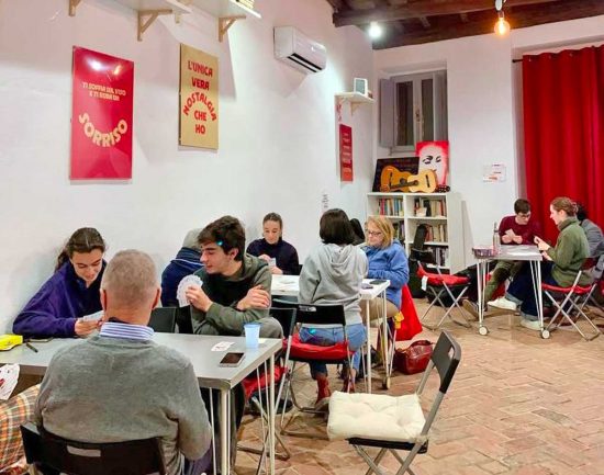 Anziani e giovani al torneo di burraco