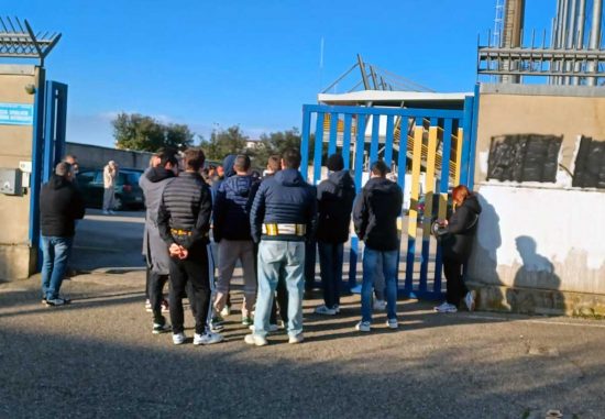 Viterbo - Sport - Calcio - I tifosi della Viterbese nel parcheggio dello stadio Rocchi