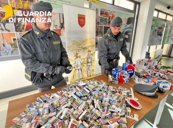 Sigarette e prodotti da fumo sequestrati dalla Guardia di finanza