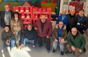 I panettoni donati alle famiglie in difficoltà dall'asse. La Rosa e dall'Emporio Solidale