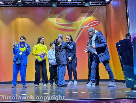 Fiamma olimpica a Viterbo - La premiazione delle eccellenti sportive a piazza Martiri di Ungheria
